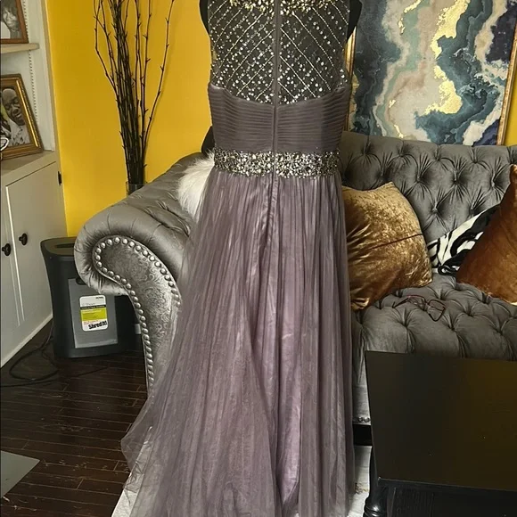 Elegant Gray Evening Gown - Picture 4 of 11